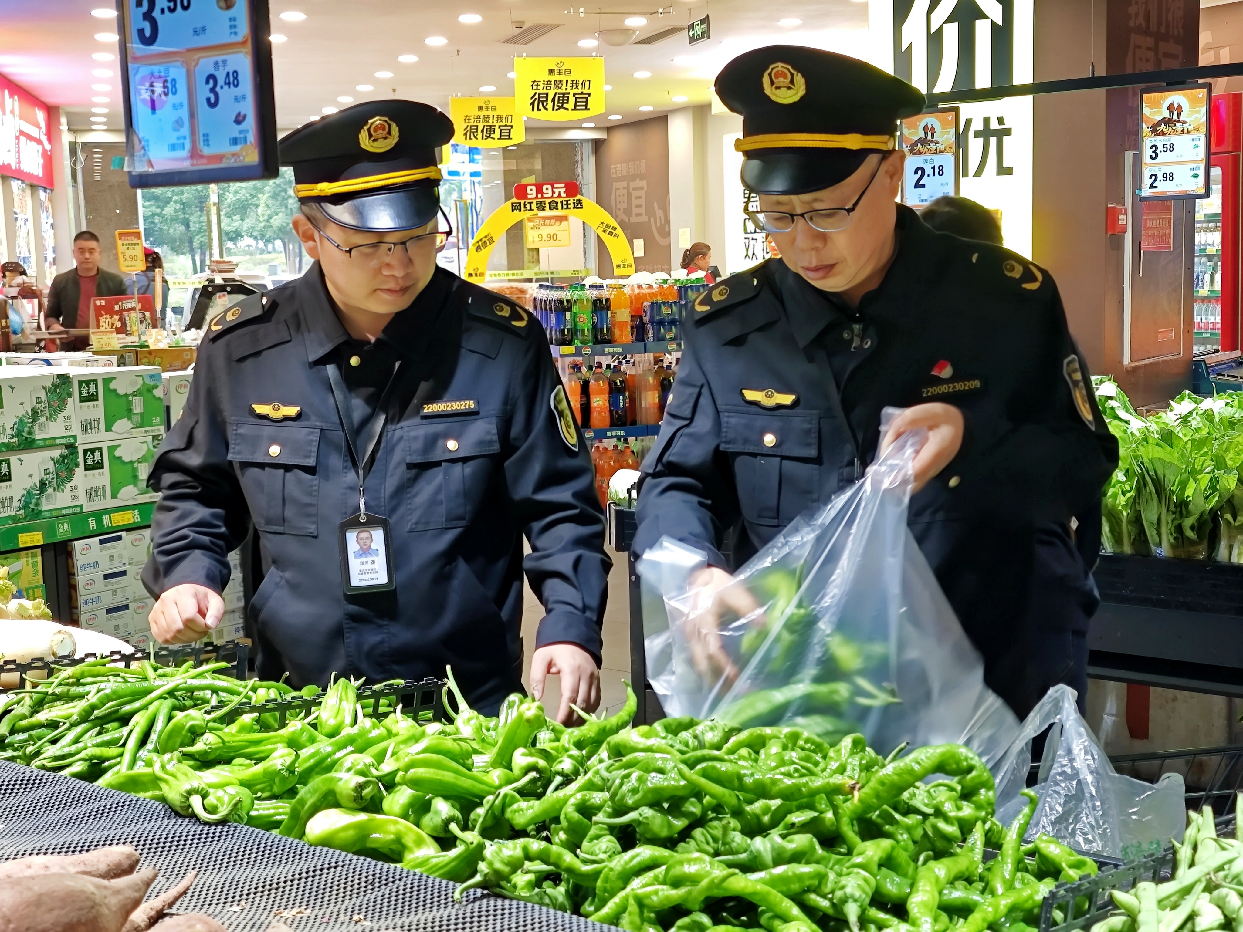 涪陵区市场监管局开展“你点我检”惠民生活动.jpg